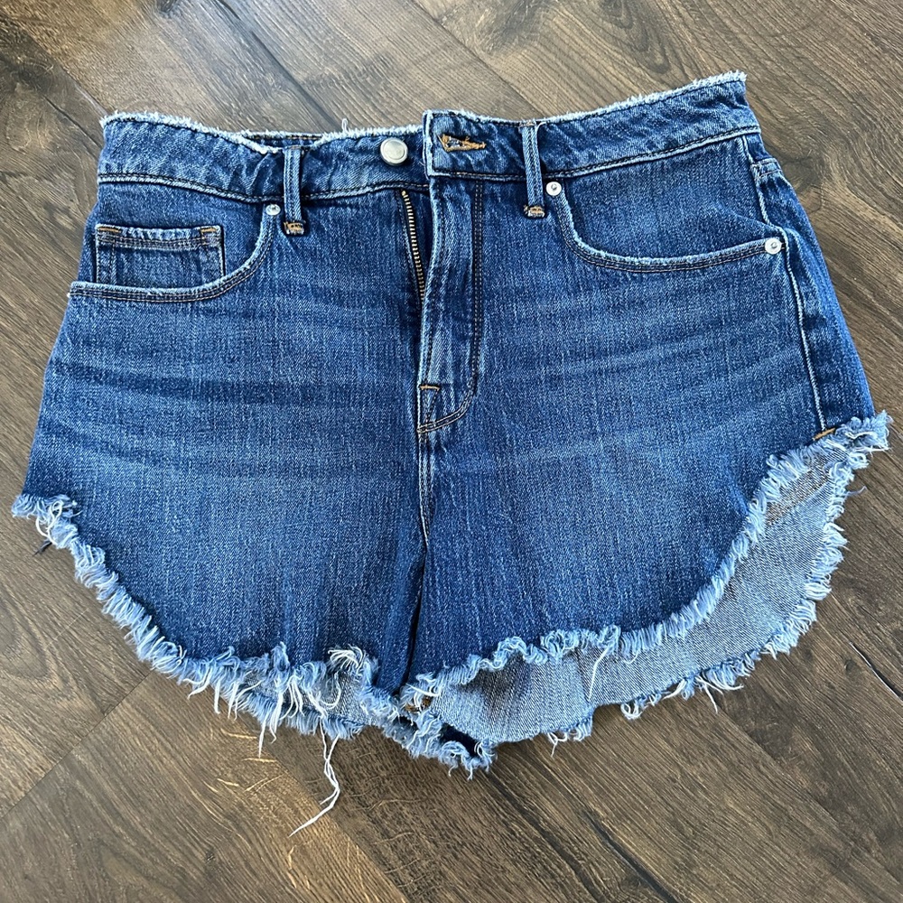Good American, adorable, high, cut, high waisted shorts